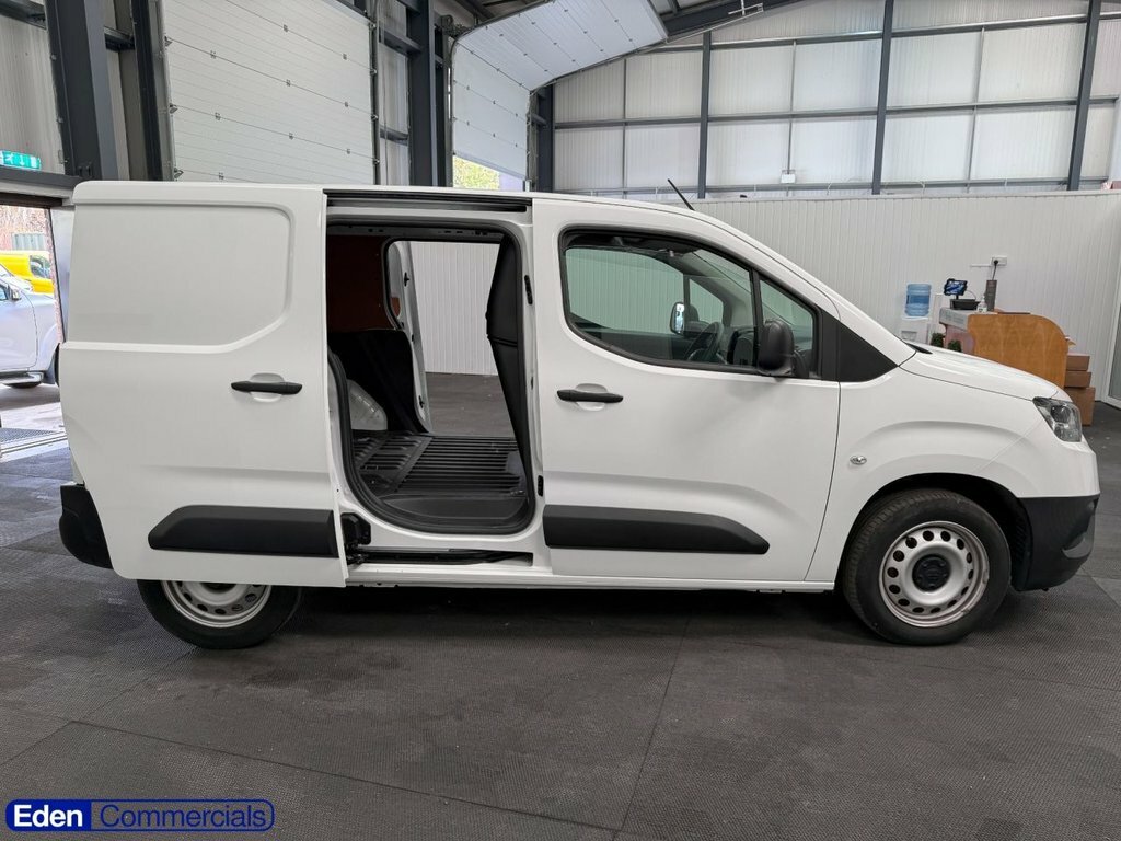 Toyota Proace City 1.5L Active White #2