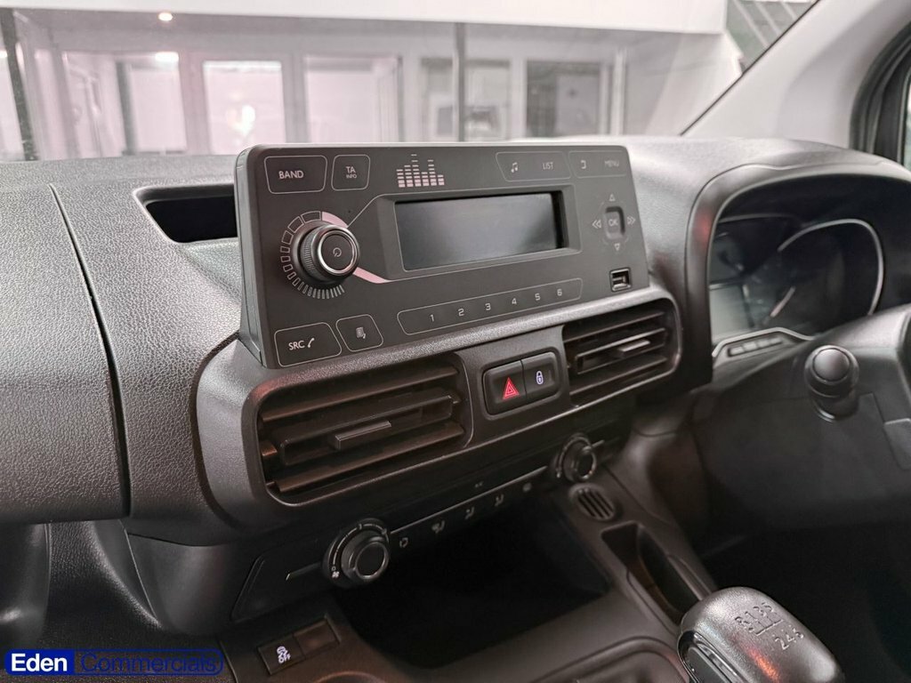 Toyota Proace City 1.5L Active White #3