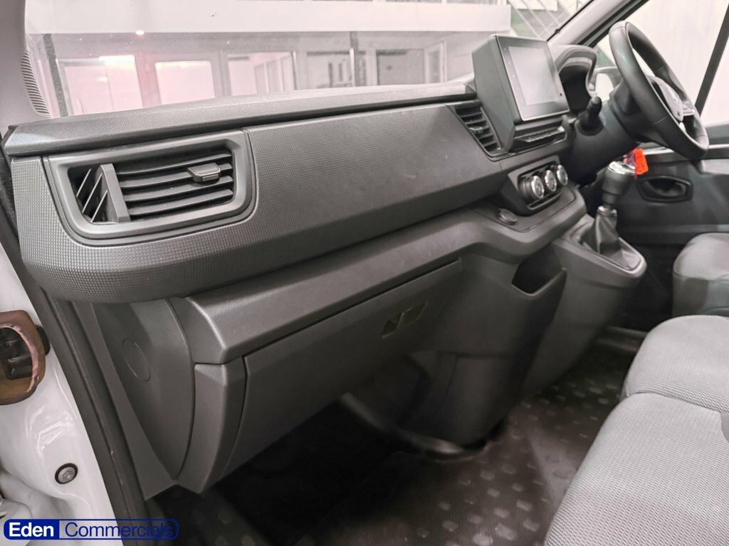 Renault Trafic 2L Business White #3