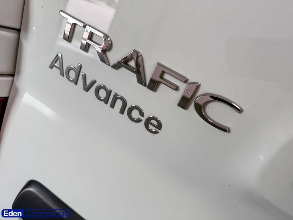 Renault Trafic 2L Advance White #6