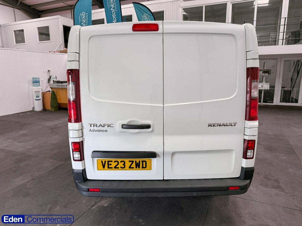 Renault Trafic 2L Advance White #5
