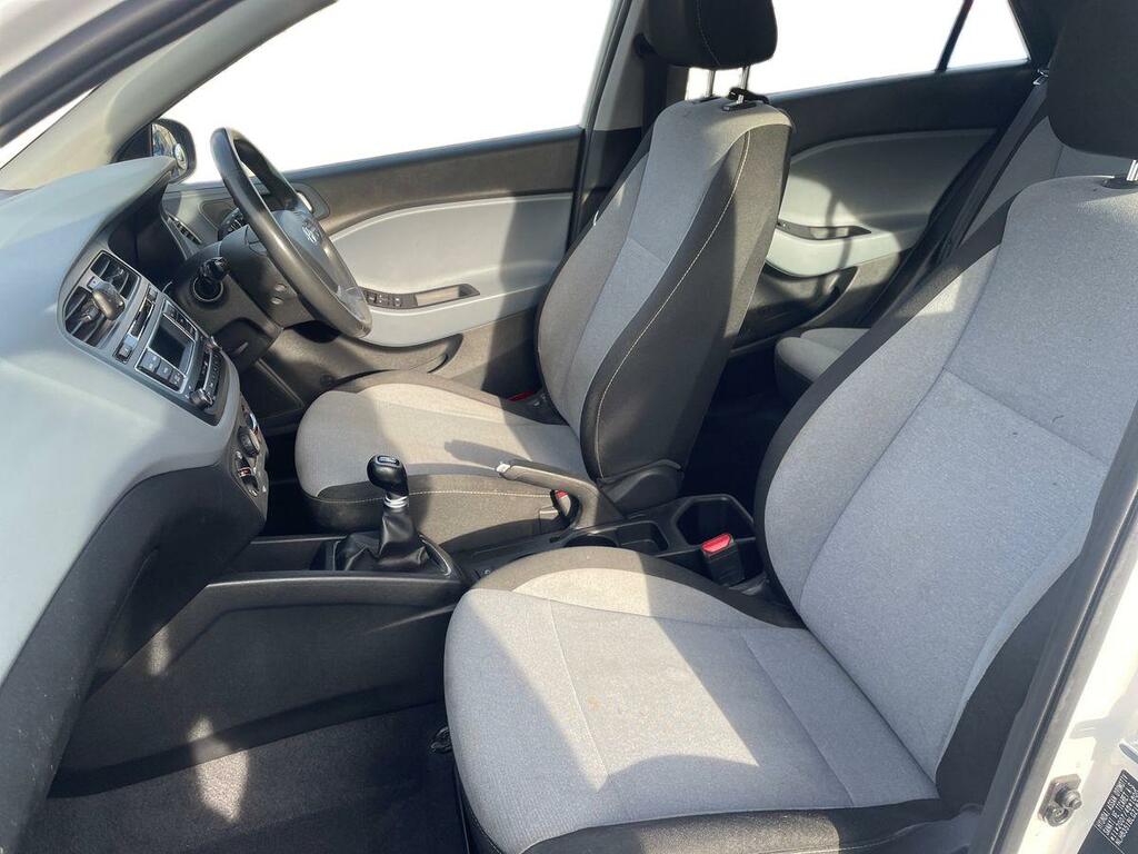 Hyundai I20 Hatchback 1.2 Blue Drive Se Euro 6 Ss 2016 Silver #10
