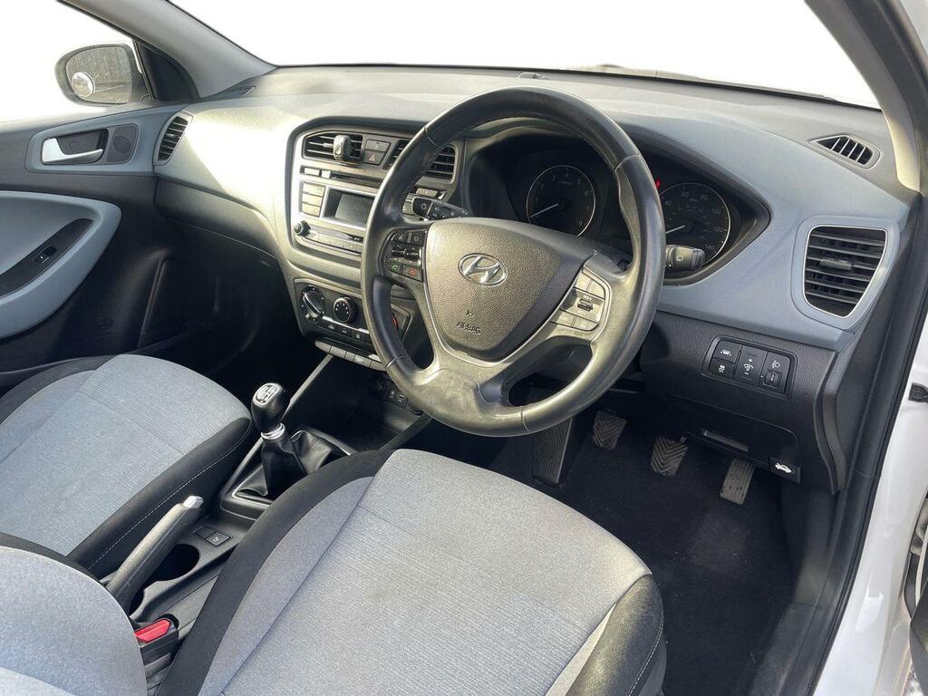 Hyundai I20 Hatchback 1.2 Blue Drive Se Euro 6 Ss 2016 Silver #15