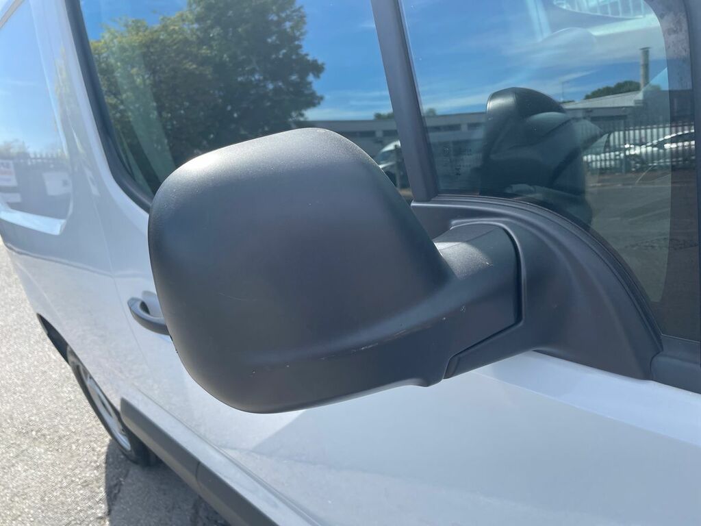 Citroen Berlingo 1.5 Bluehdi Feel 130Ps 5 Seat Eat8 Black #22