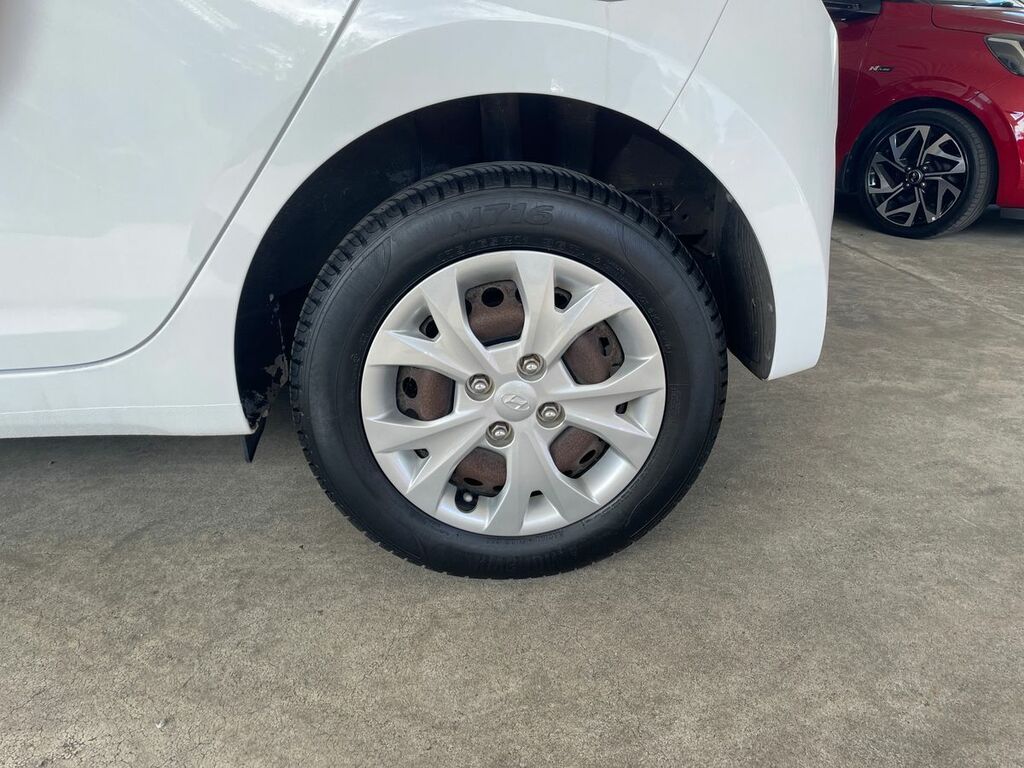 Hyundai I10 1.0 S Air - Hatchback - 20 Road Tax White #9