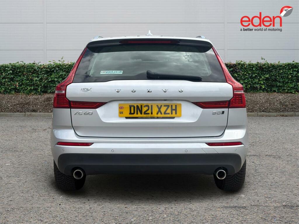 Volvo XC60 Momentum Silver #6
