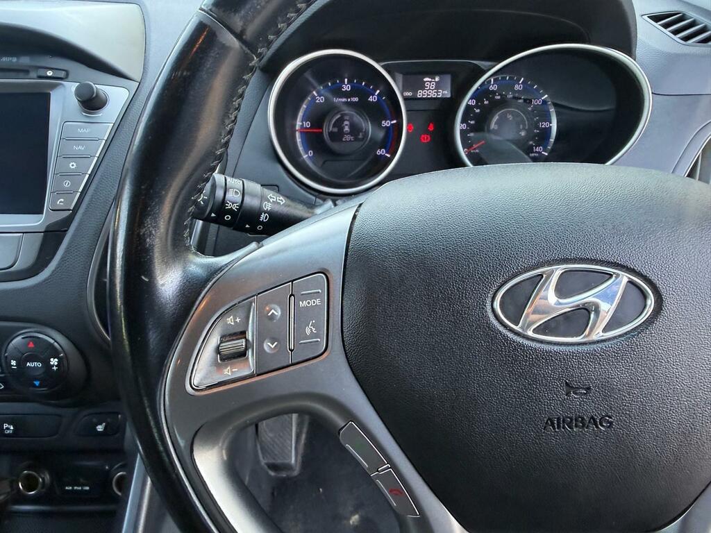 Hyundai Ix35 2.0 Crdi Premium 4Wd Fsh Sat Nav Pan Roof White #39