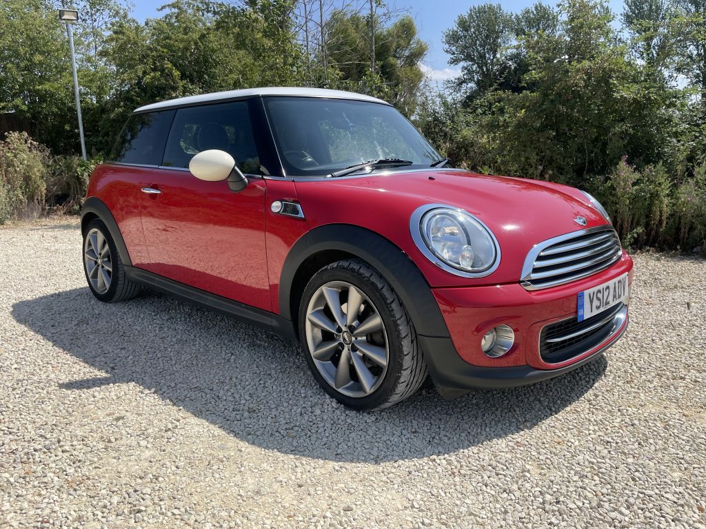 Mini Hatch 1.6 Cooper London 2012 - YS12ADV Red
