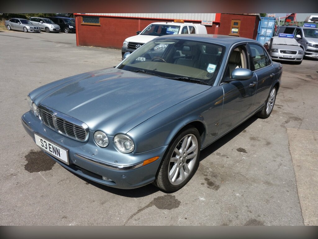 Jaguar XJ 3.0 Executive Silver #18