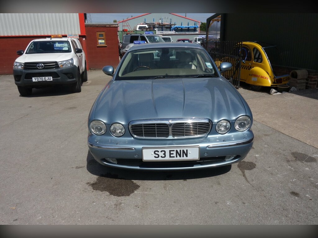 Jaguar XJ 3.0 Executive Silver #19