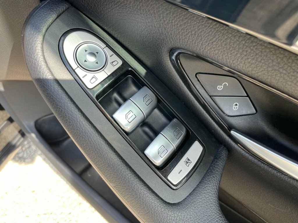 Mercedes-Benz C Class C220d Sport Premium 9G-tronic White #32