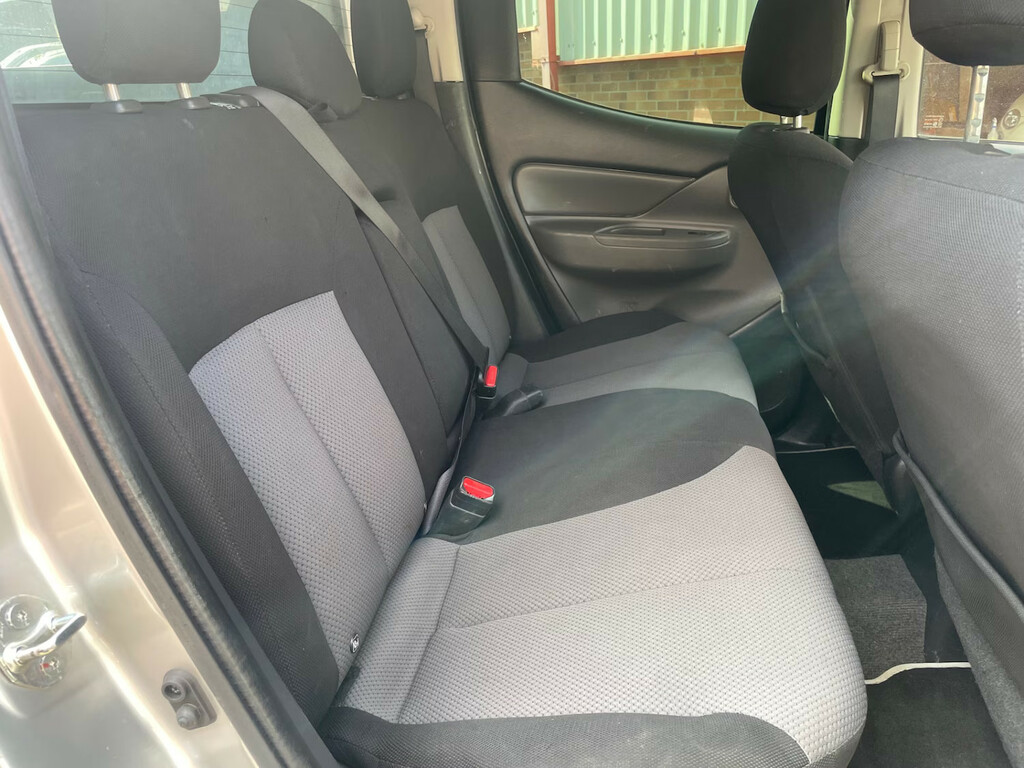 Mitsubishi L200 Pickup 2.4 Di-d Dc Barbarian 4Wd Euro 6 2018 Green #18