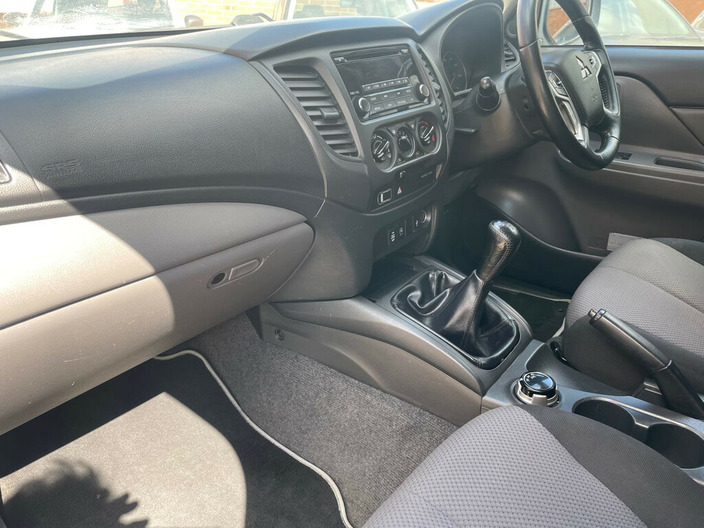 Mitsubishi L200 Pickup 2.4 Di-d Dc Barbarian 4Wd Euro 6 2018 Green #13