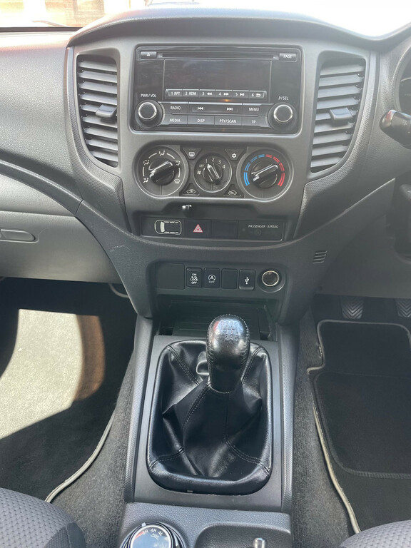 Mitsubishi L200 Pickup 2.4 Di-d Dc Barbarian 4Wd Euro 6 2018 Green #21