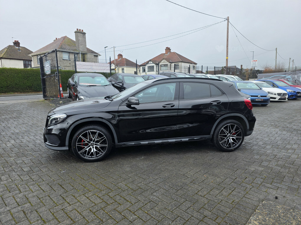 Mercedes-Benz GLA Class 220 D 4Matic Amg Line Premium #3