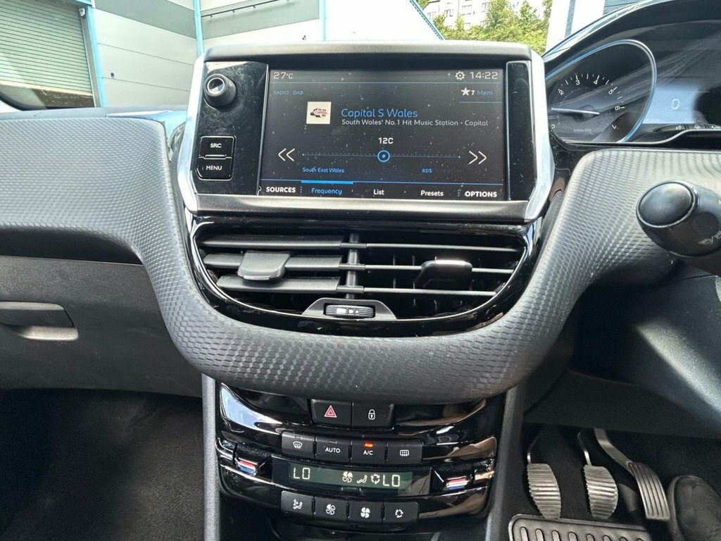 Peugeot 2008 1.6 Bluehdi 120 Allure White #12