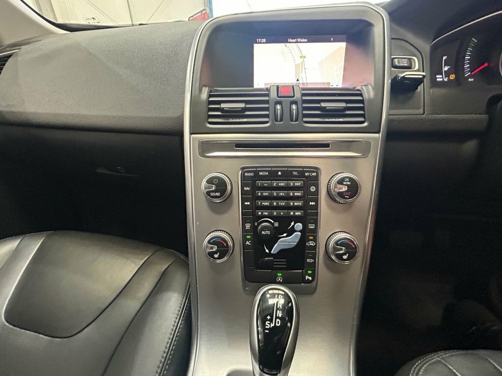 Volvo XC60 2.0 T5 Inscription Pro Awd Euro 6 Ss White #12