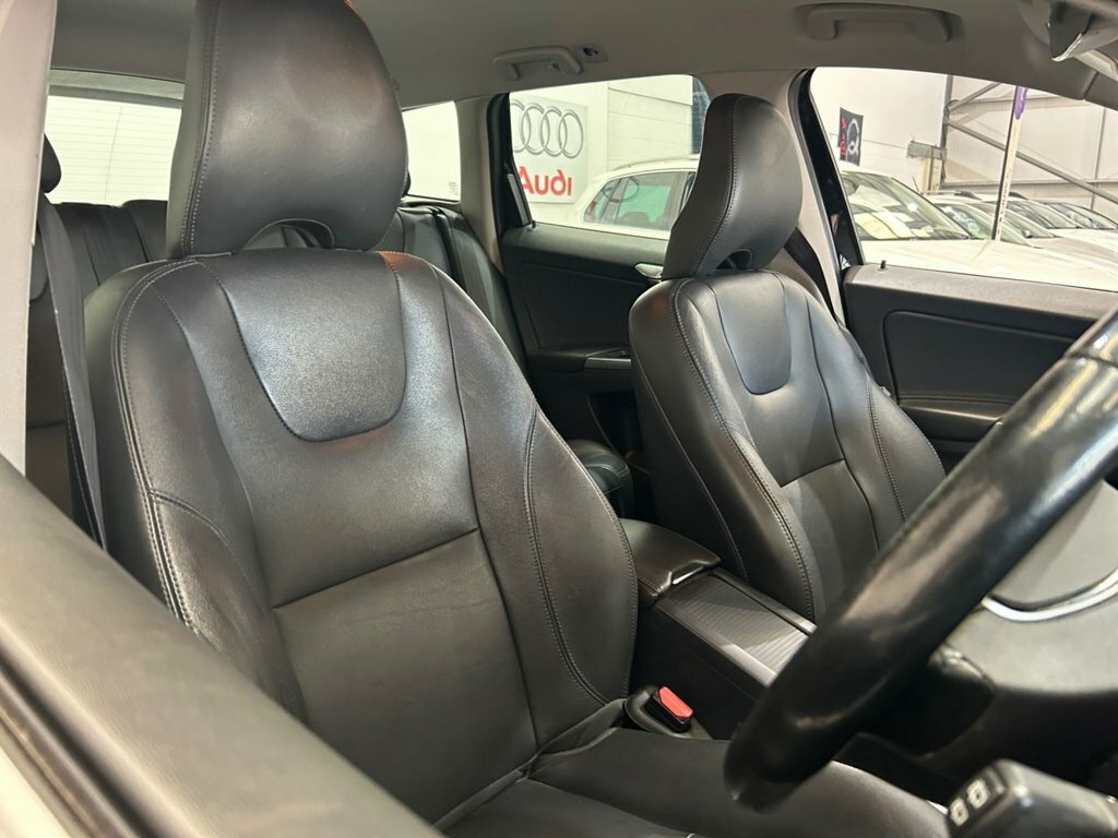 Volvo XC60 2.0 T5 Inscription Pro Awd Euro 6 Ss White #15