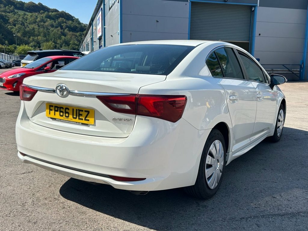 Toyota Avensis 1.8L Active White #4