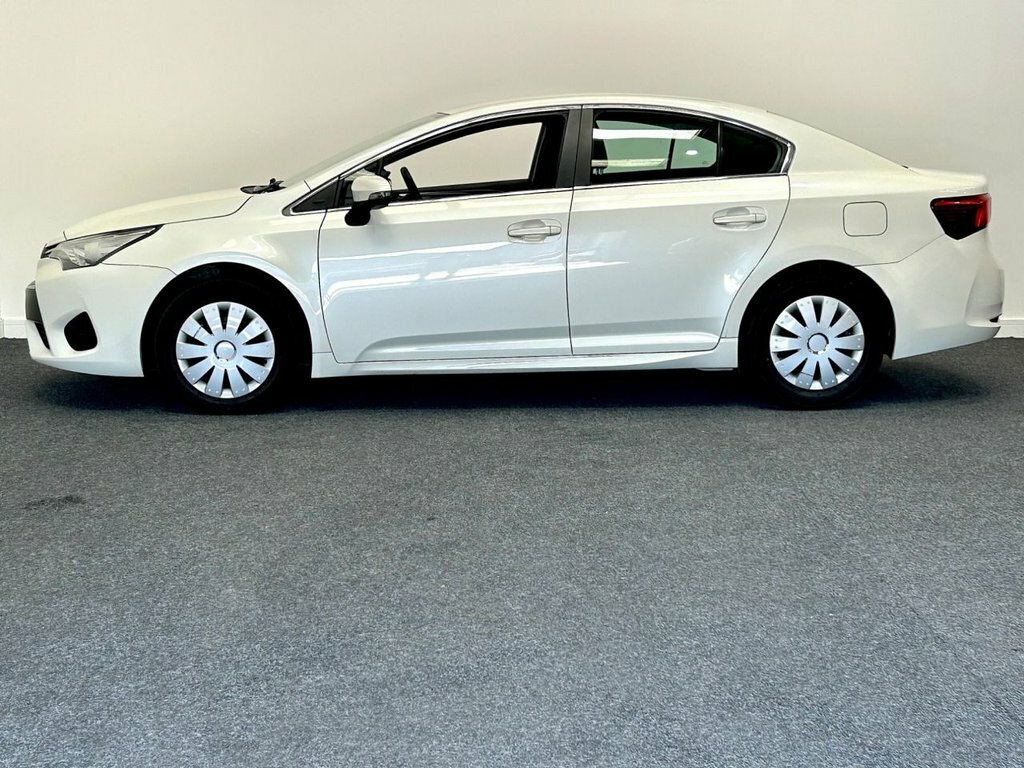 Toyota Avensis 1.8L Active White #3