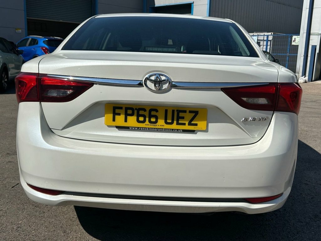Toyota Avensis 1.8L Active White #5