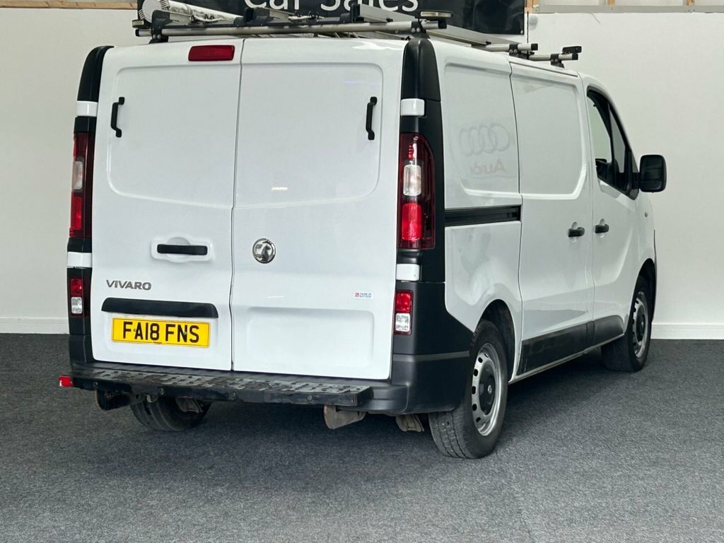 Vauxhall Vivaro Mpv FA18FNS White #3