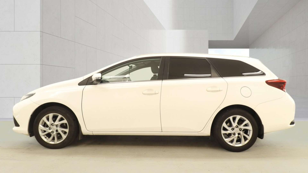 Toyota Auris Auris Business Edition Vvt-i White #3