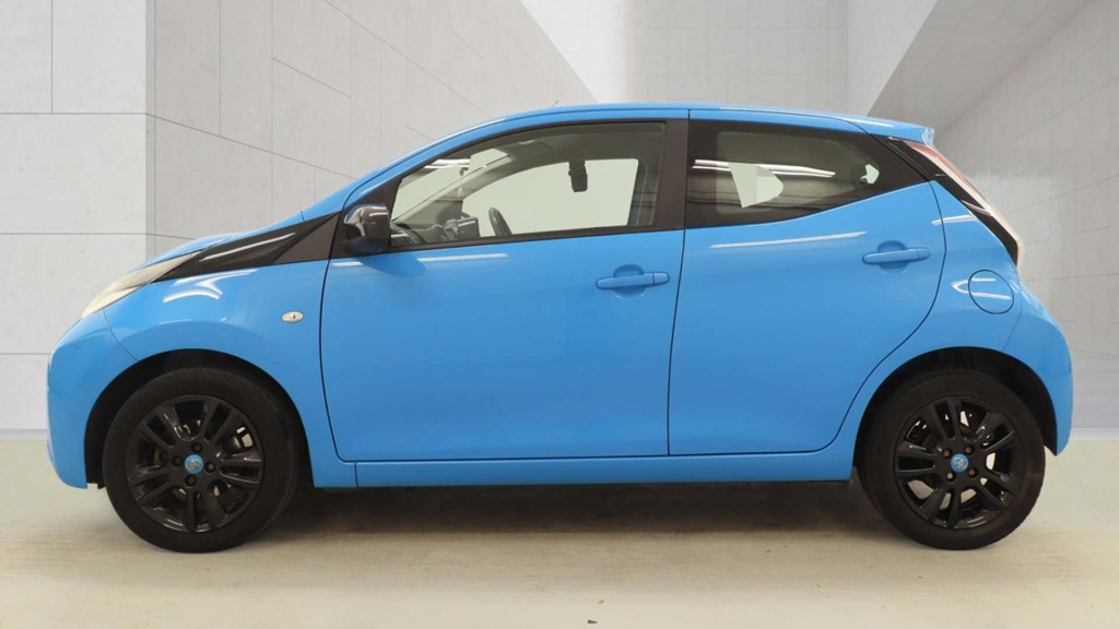 Toyota Aygo X X-play Blue #6