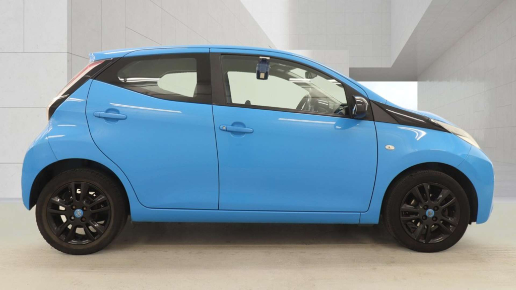 Toyota Aygo X X-play Blue #5