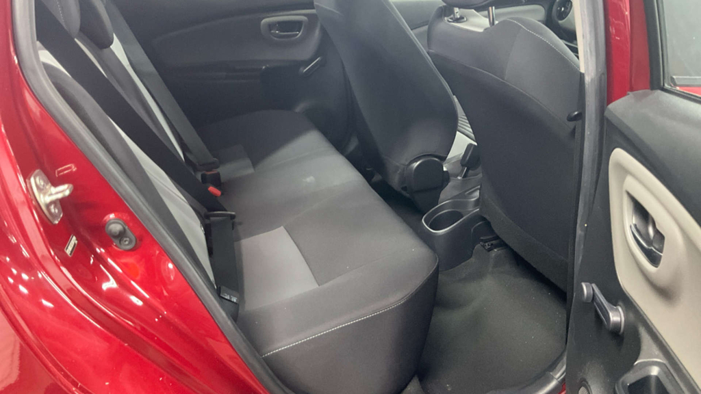 Toyota Yaris Vvt-i Icon Tech Red #10