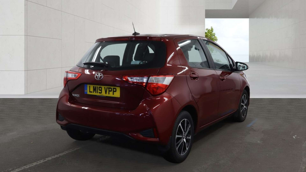Toyota Yaris Vvt-i Icon Tech Red #4