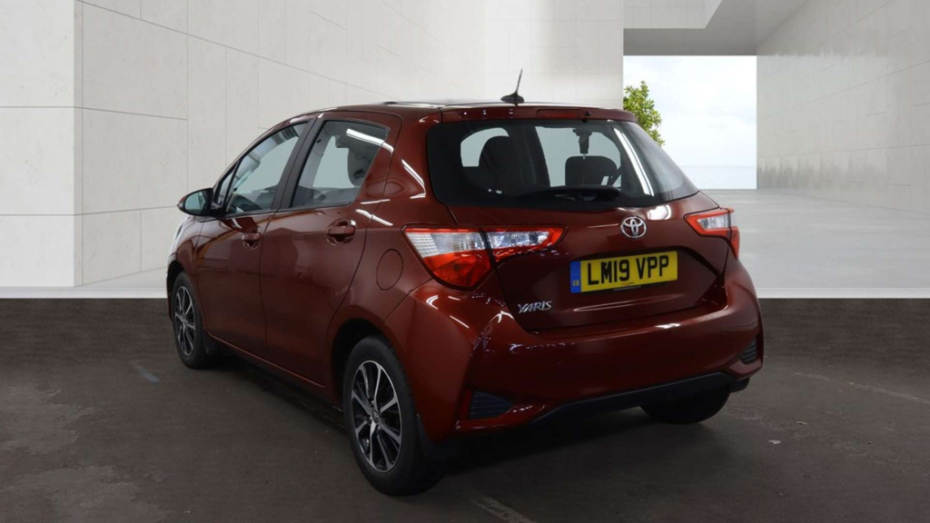 Toyota Yaris Vvt-i Icon Tech Red #3
