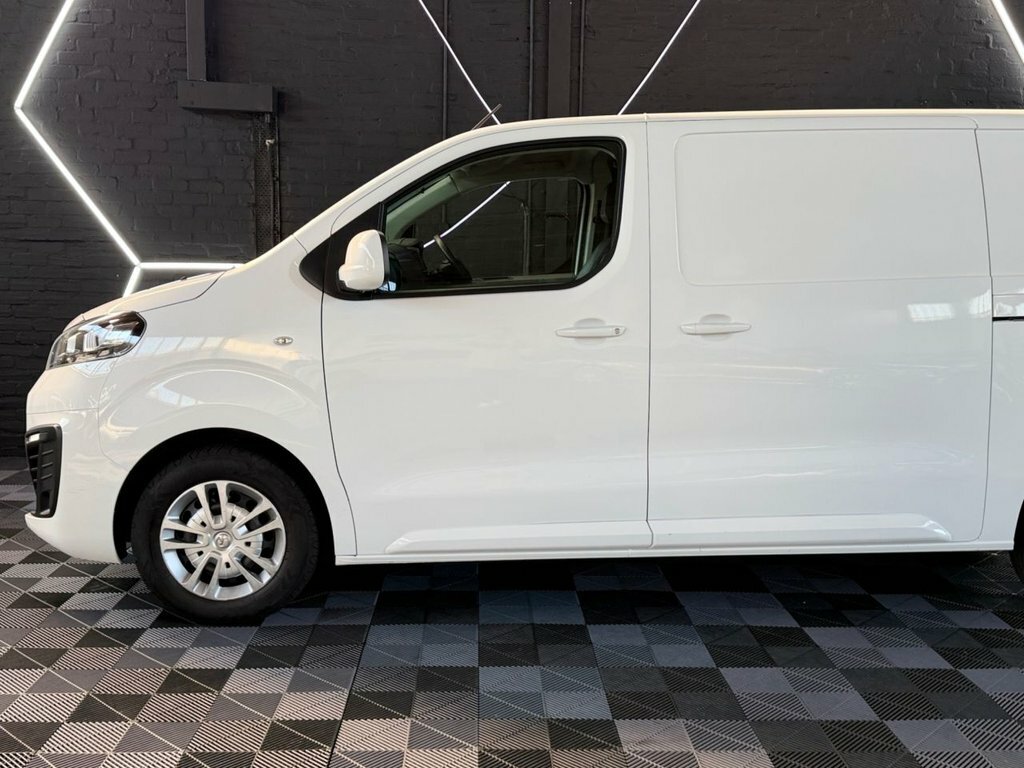 Vauxhall Vivaro 1.5L Sportive DS70LTO White #6