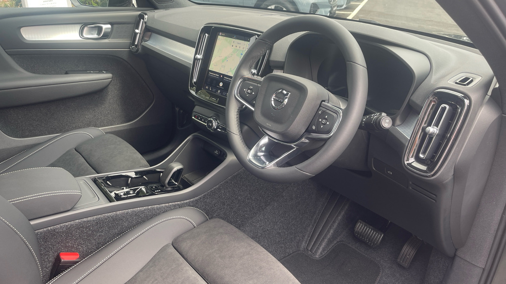 Volvo XC40 Plus, B3 Mild Hybrid, Dark #4