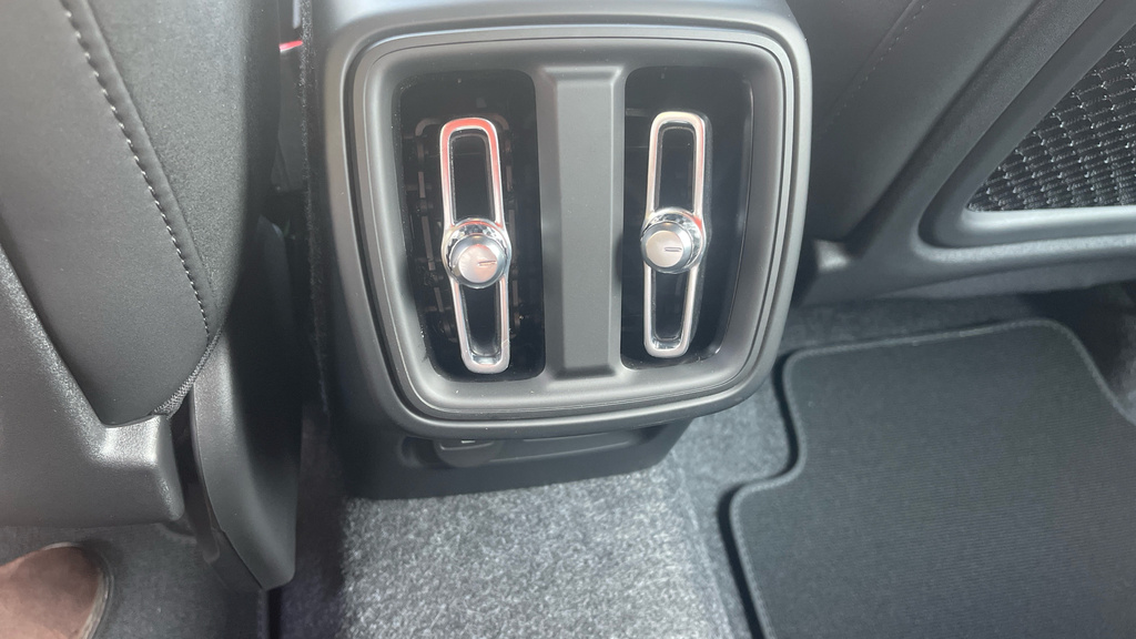 Volvo XC40 Plus, B3 Mild Hybrid, Dark Blue #35