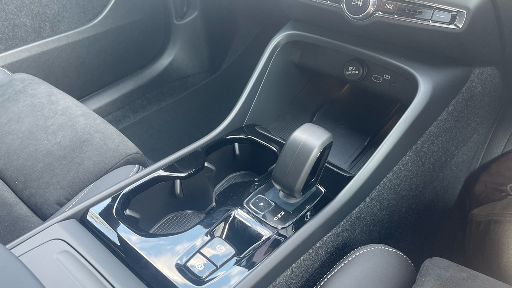 Volvo XC40 Plus, B3 Mild Hybrid, Dark Blue #24