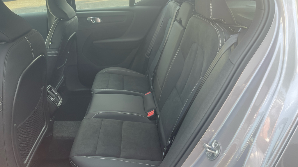 Volvo XC40 Plus, B3 Mild Hybrid, Dark Blue #30