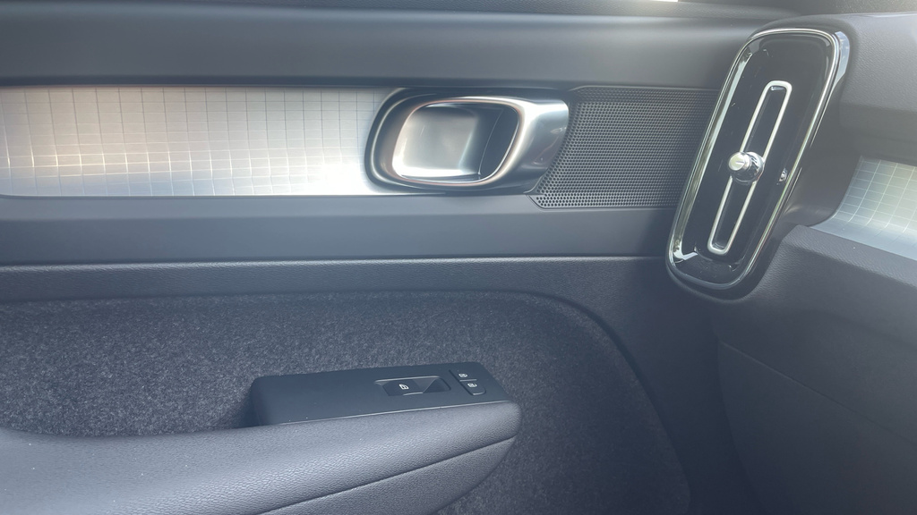 Volvo XC40 Plus, B3 Mild Hybrid, Dark Blue #27