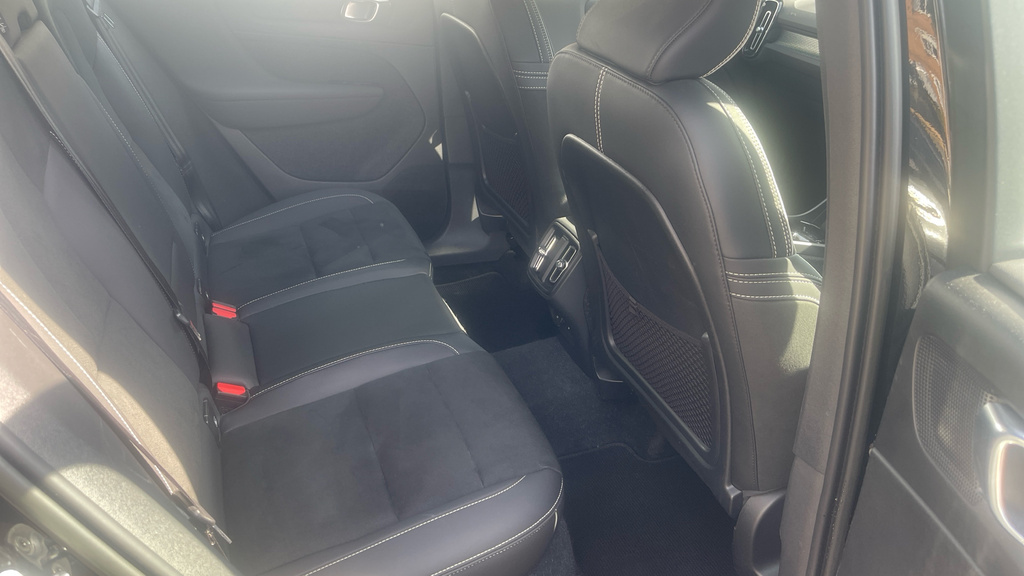Volvo XC40 Plus, B3 Mild Hybrid, Dark LM22UJJ Black #6
