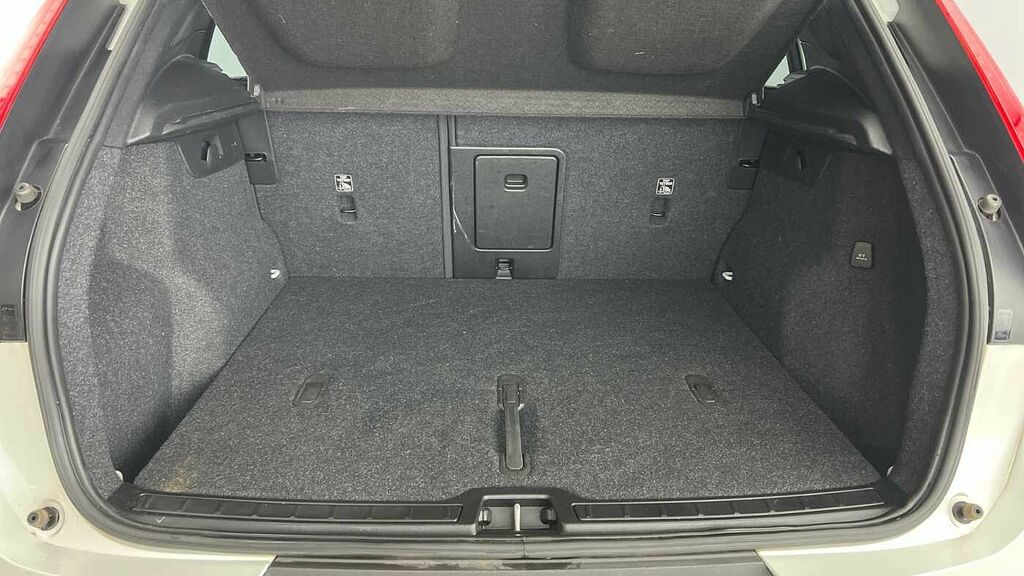 Volvo XC40 R-design, T3 YR71SWW White #5