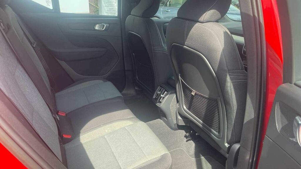 Volvo XC40 Core, B3 Mild Hybrid, LL22PRV Red #6