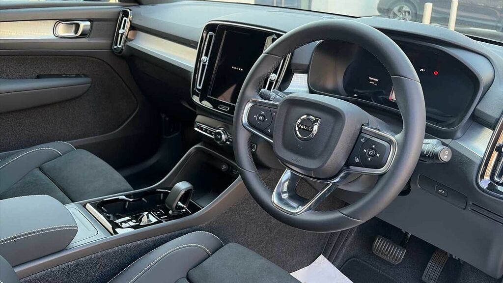 Volvo XC40 Plus, B3 Mild Hybrid, Dark LC26FBR Grey #4
