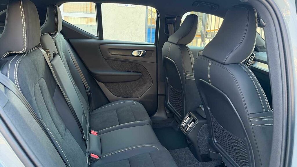 Volvo XC40 Plus, B3 Mild Hybrid, Dark LC26FBR Grey #6