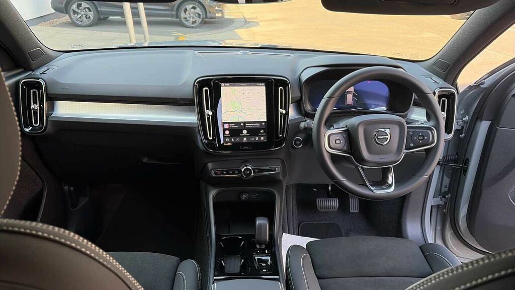 Volvo XC40 Plus, B3 Mild Hybrid, Dark LC26FBR Grey #5