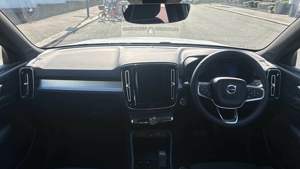 Volvo XC40 Plus, B3 Mild Hybrid, Dark White #4