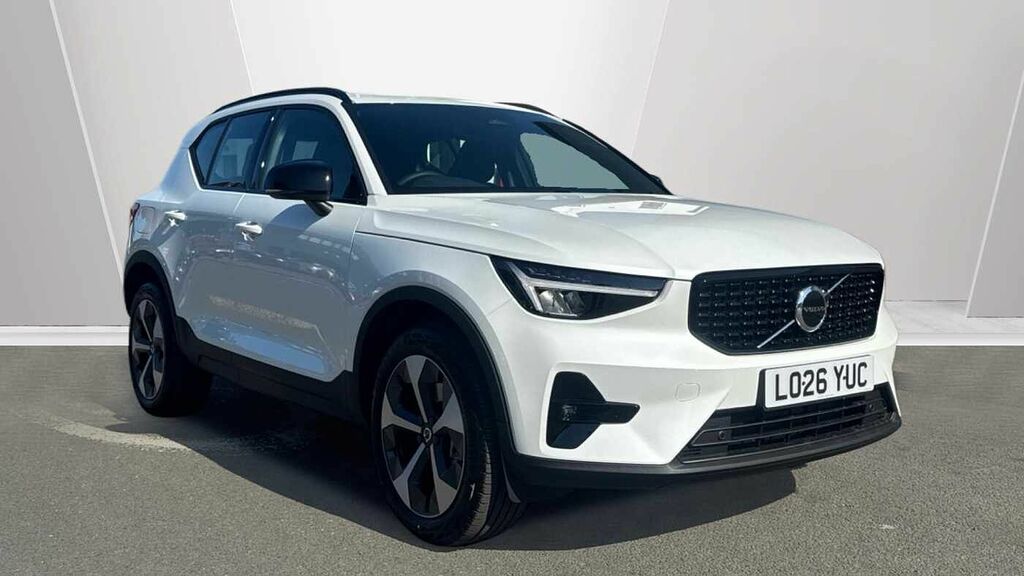 Volvo XC40 Plus, B3 Mild Hybrid, Dark White