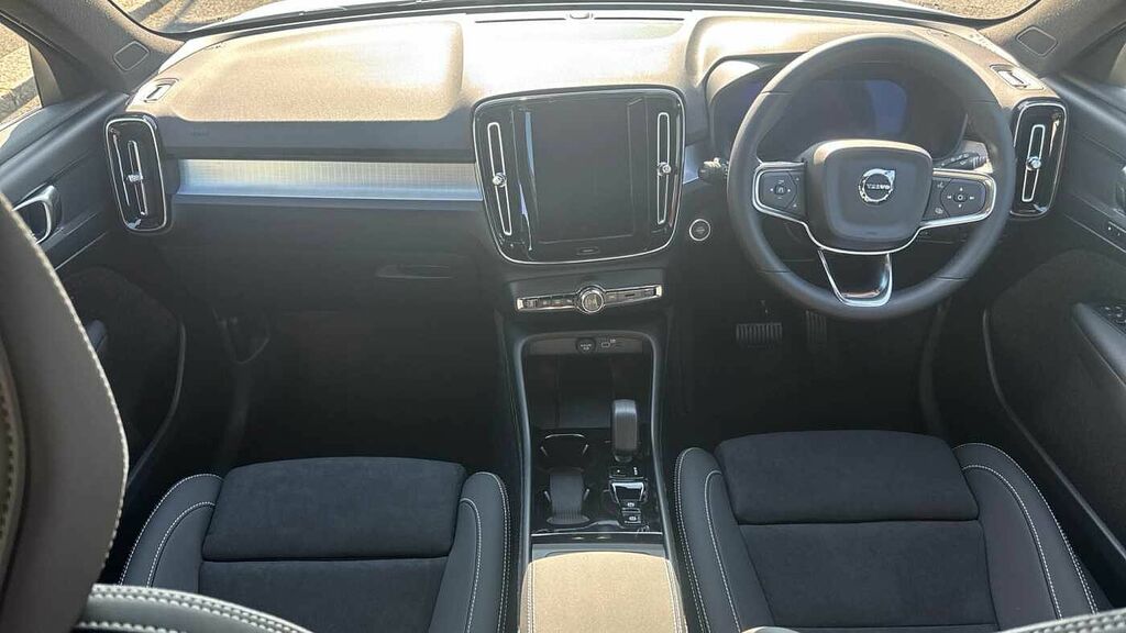 Volvo XC40 Plus, B3 Mild Hybrid, Dark White #5