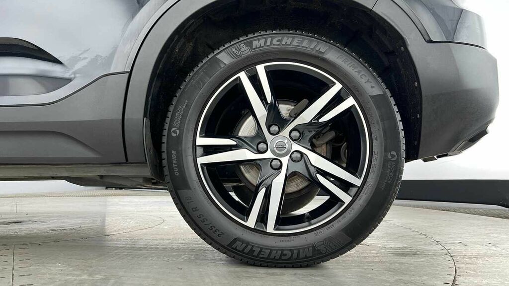Volvo XC40 R-design, T3 Black #4