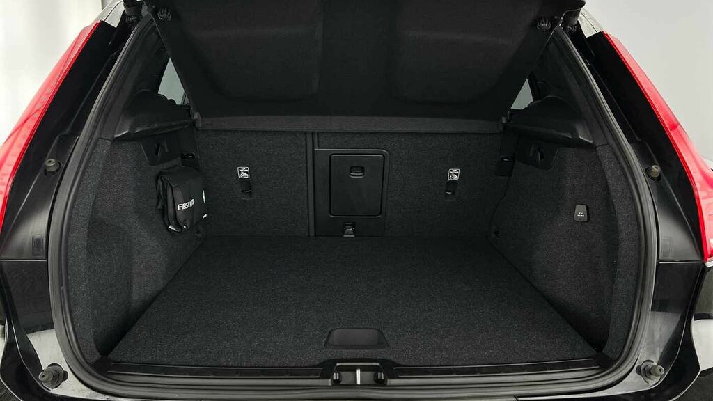 Volvo XC40 R-design, T3 Black #5