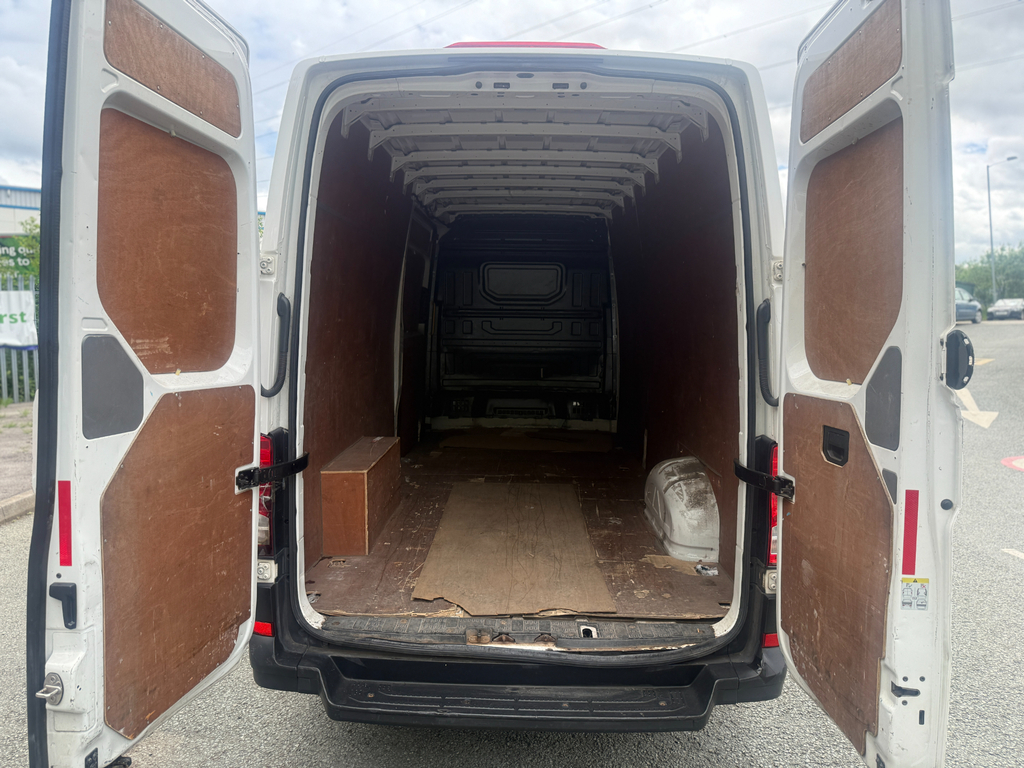 Volkswagen Crafter Cr35 Panel Van Trendline Mwb 140Ps 2.0 Tdi 6Sp Man Silver #17
